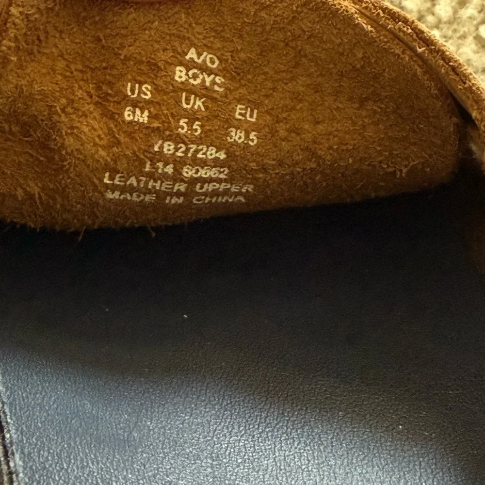 Boys authentic Speer top-Sider boat shoe gently used size 6